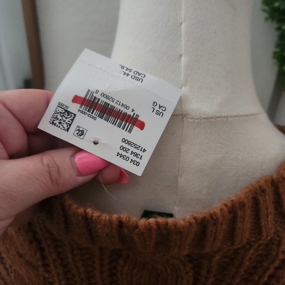 NWT American Eagle Cable Knit V-Neck Sweater Vest - Brown - Picture 3 of 4